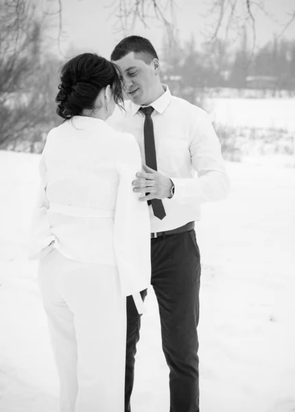 Happy Couple Having Fun Embracing Outdoors Snow Park Winter Magical — Stock Photo, Image