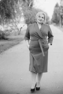 Güzel, tombul bir kadın portresi, zarif bir hayat tarzı, kaliteli unsurları olan, Amerikan tombul bir kadın.