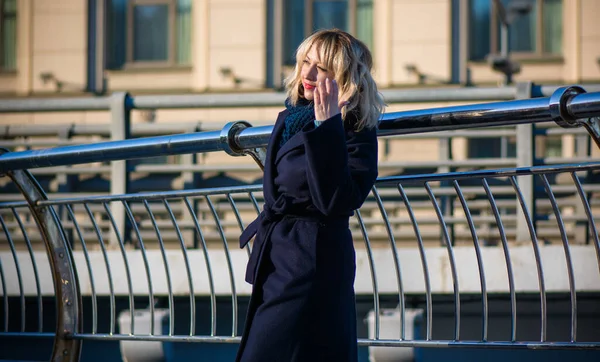 Concepto Vida Mujer Moderna Gran Ciudad Estilo Vida Los Ciudadanos —  Fotos de Stock