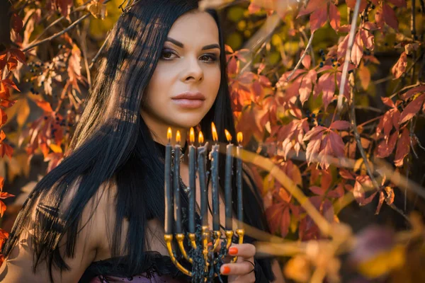 Retrato Misteriosa Dama Con Una Vela Magia Rituales Concepto Atraer — Foto de Stock