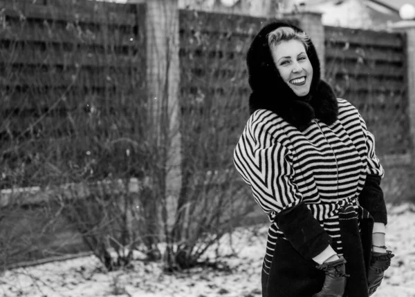 Χειμερινές Διακοπές Έμπνευση Και Νεράιδα Κρύο Χρόνο Γυναίκα Ζεστά Στυλάτα — Φωτογραφία Αρχείου