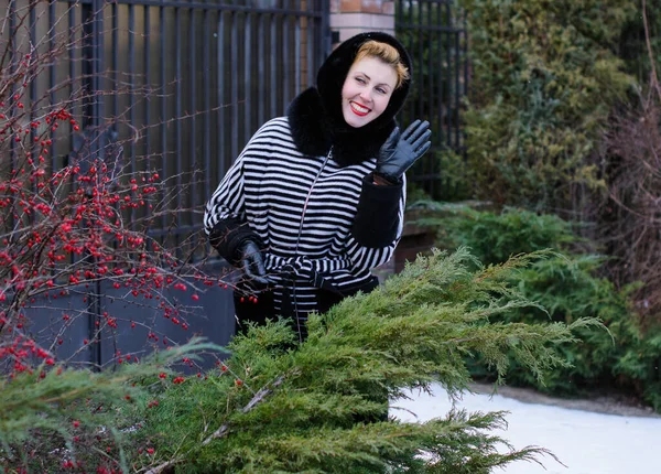 Concepto Vacaciones Invierno Inspiración Tiempo Frío Hadas Mujer Con Ropa —  Fotos de Stock