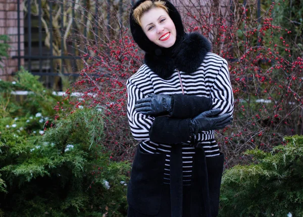 Χειμερινές Διακοπές Έμπνευση Και Νεράιδα Κρύο Χρόνο Γυναίκα Ζεστά Στυλάτα — Φωτογραφία Αρχείου