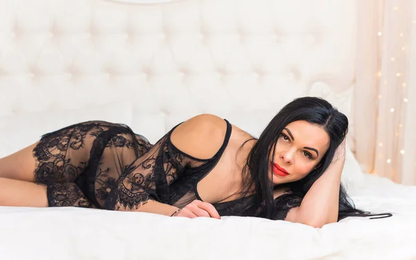 Mulher Sensual Boudoir Renda Preta Cama Estilo Vida Senhora Elegante — Fotografia de Stock