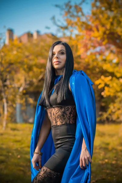 Mulher Manto Azul Vestido Preto Fatos Para Senhoras Menina Vestido — Fotografia de Stock