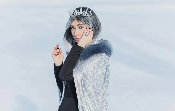 Scena Bajki Arktyce Kobieta Zimnej Fantazji Wygląd Srebrne Włosy Płaszcz — Zdjęcie stockowe