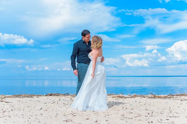 Blonde Braut Und Bräutigam Auf Hochzeit Glückliches Hochzeitspaar Schöne Braut — Stockfoto