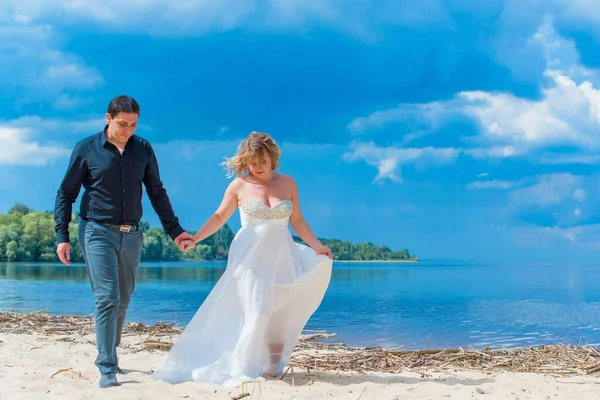 Blonde Braut Und Bräutigam Auf Hochzeit Glückliches Hochzeitspaar Schöne Braut — Stockfoto