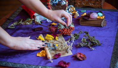 Mum büyüsü, döküm ve temizleme aurası mum ve mumla, aşk büyüsü, eski Avrupa büyüsü