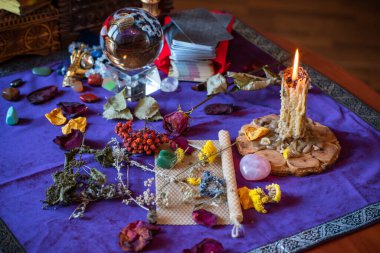 Mum büyüsü, döküm ve temizleme aurası mum ve mumla, aşk büyüsü, eski Avrupa büyüsü