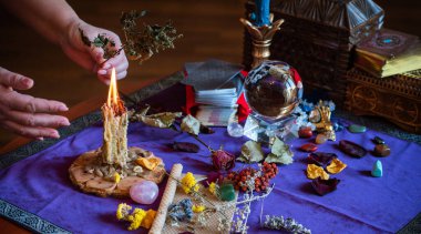 Mum büyüsü, döküm ve temizleme aurası mum ve mumla, aşk büyüsü, eski Avrupa büyüsü