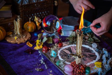 Mum büyüsü, döküm ve temizleme aurası mum ve mumla, aşk büyüsü, eski Avrupa büyüsü