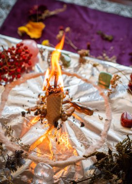 Mum büyüsü, döküm ve temizleme aurası mum ve mumla, aşk büyüsü, eski Avrupa büyüsü