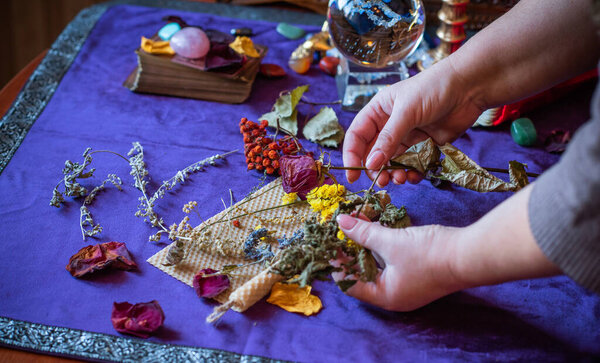 Свечная магия, литье и очищение ауры воском и свечой, любовное заклинание, старая европейская магия