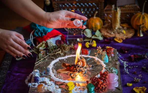 Mum büyüsü, döküm ve temizleme aurası mum ve mumla, aşk büyüsü, eski Avrupa büyüsü