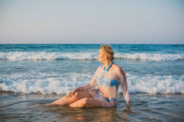 Nice Woman Holidays Picturesque View Beach Helyszín Strand Tenger Nyaralás — Stock Fotó