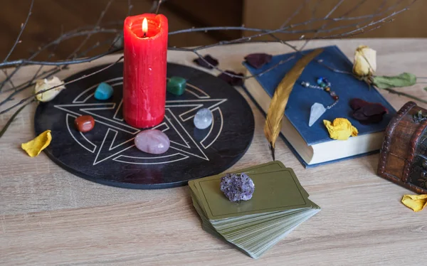 Altar Pentagram Attract Love Happiness Candle Stones Tarot Cards Witchcraft — Stock fotografie