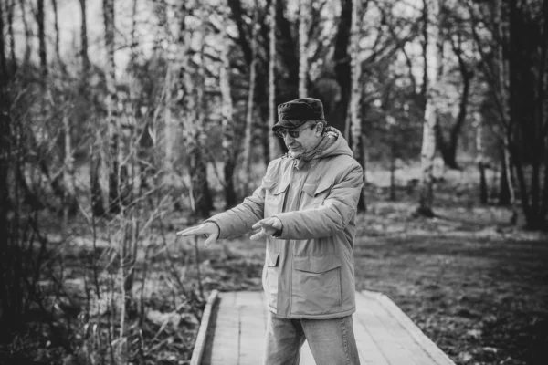 Homme Européen Mature Avec Une Bonne Humeur Portrait Plein Air — Photo