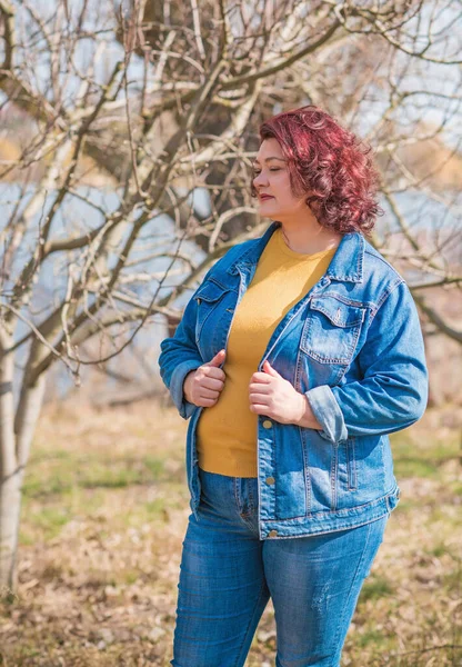 Frau Mittleren Alters Größe Genießt Das Leben Eine Reife Dame — Stockfoto