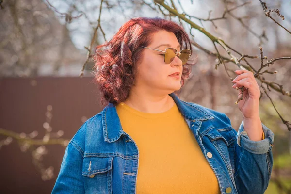 Frau Mittleren Alters Größe Genießt Das Leben Eine Reife Dame — Stockfoto