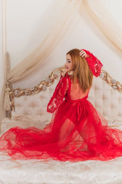 Passion Rousse Femme Rouge Boudoir Aéré Tenue Dans Chambre Concept — Photo