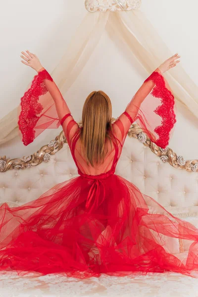 Passion Rousse Femme Rouge Boudoir Aéré Tenue Dans Chambre Concept — Photo