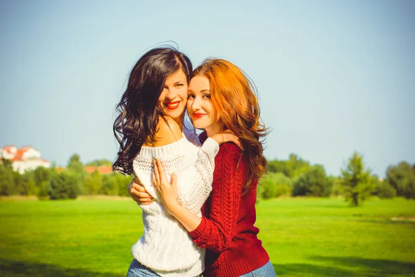 Portrait Couple Young Beautiful Women Enjoy Life Women Friendship Concept — Stock Photo, Image