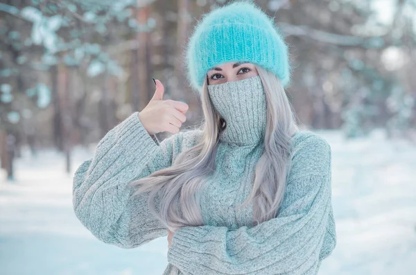 Mujer Suéter Máscara Lana Aire Libre Ideas Inteligentes Para Tiempo — Foto de Stock