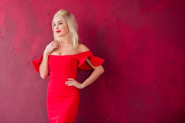 Dame Roten Klassischen Modischen Midikleid Elegante Frau Mode Portrait Von — Stockfoto