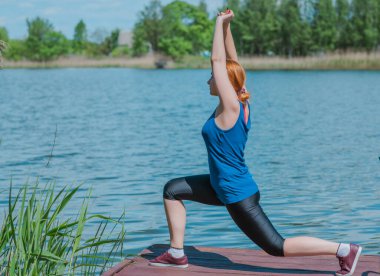 Kadın eğitimi, doğada egzersiz yapmak, kilo vermek, spor için zaman, karantina sonrası şekil, kış.