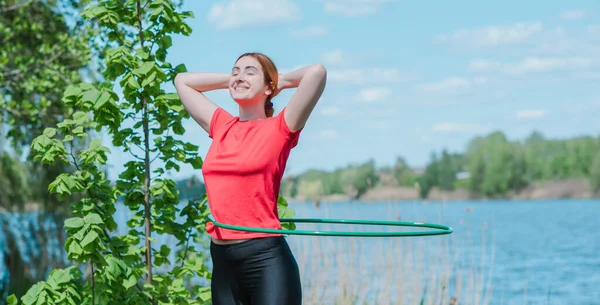Mulher Treinando Fazendo Exercícios Natureza Perda Peso Tempo Para Esporte — Fotografia de Stock