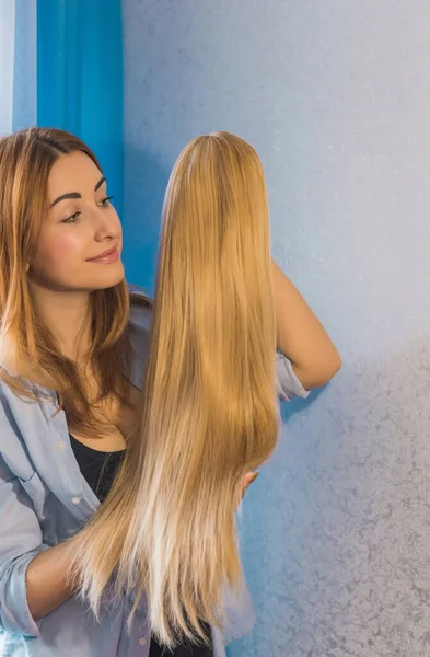 Parrucche Capelli Sintetici Naturali Concetto Bellezza Femminile — Foto Stock