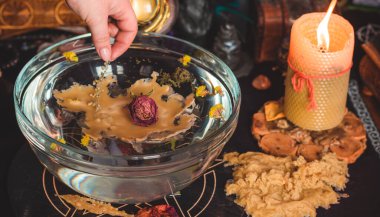 Balmumu döküm, Wicca veya Pagan büyüsü, cadı ritüeli, mistik geçmiş, aşk büyüsü, ezoterik konsept