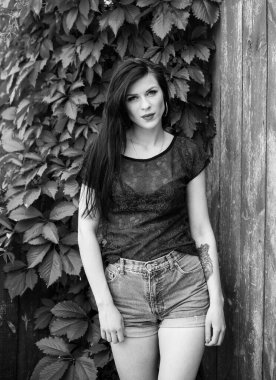 Bahar - Yaz modası fikirleri ve eğilimleri, kadın yaşam tarzı, doğada dinlenme zamanı kavramı