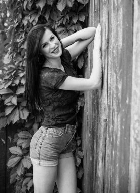 Bahar - Yaz modası fikirleri ve eğilimleri, kadın yaşam tarzı, doğada dinlenme zamanı kavramı