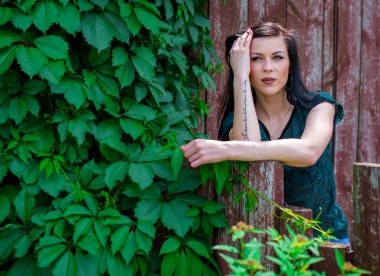 Bahar - Yaz modası fikirleri ve eğilimleri, kadın yaşam tarzı, doğada dinlenme zamanı kavramı