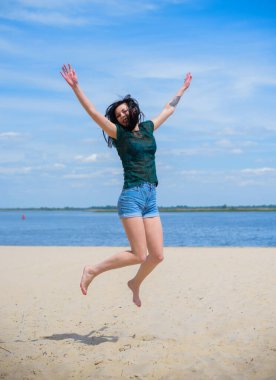 Bahar - Yaz modası fikirleri ve eğilimleri, kadın yaşam tarzı, doğada dinlenme zamanı kavramı