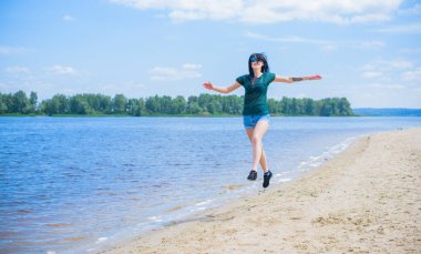 Bahar - Yaz modası fikirleri ve eğilimleri, kadın yaşam tarzı, doğada dinlenme zamanı kavramı