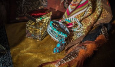 Boho doğal aksesuarları. Kadın Bohem Moda Detayları