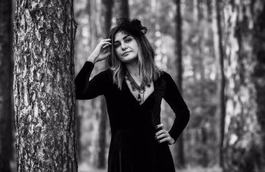 Cadı kostümü, sihirli konsept, parti veya karnaval için illüstrasyon, mistik moda tarzı