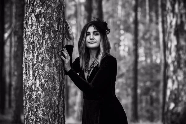 Cadı kostümü, sihirli konsept, parti veya karnaval için illüstrasyon, mistik moda tarzı