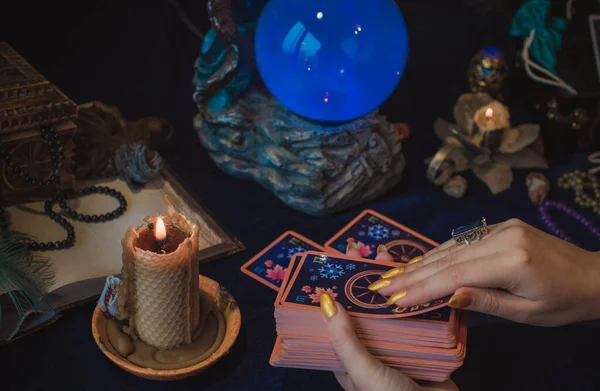Sihir ve falcılık kavramı, diğer cevaplar, gelecek malzemeleri tahmin etmek için illüstrasyon