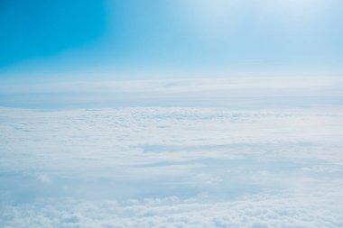 Gökyüzü ve bulut, tatil ve seyahat konsepti