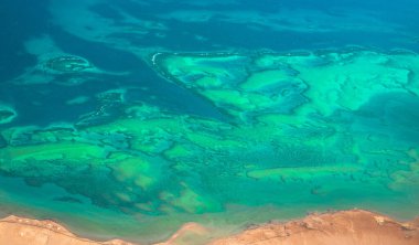 Mısır ve Afrika 'da turizm, tatil ve seyahat konsepti, mercan resifinin en üst görüntüsü
