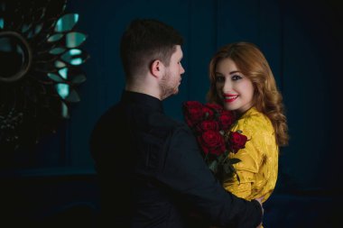 Kadın ve erkek arasındaki ilişki kavramı. Çiftin psikoloji fotoğrafı.