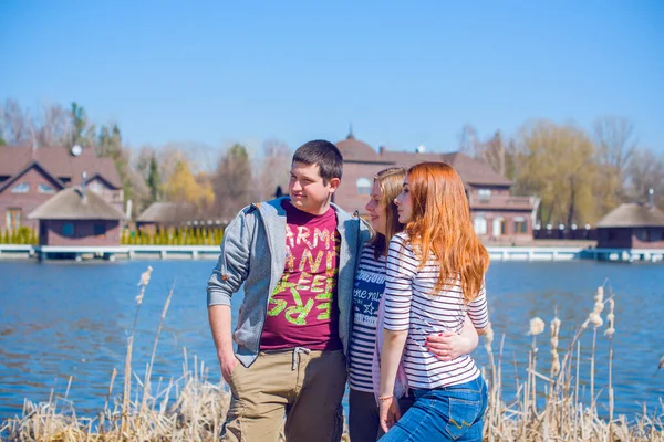 Concetto Vita Size Donne Giovani Donne Cammino Donne Sovrappeso Tra — Foto Stock