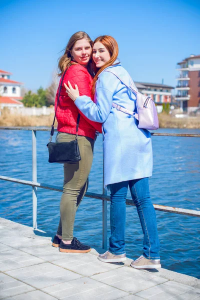 Concept Van Het Leven Size Vrouwen Jonge Dames Een Wandeling — Stockfoto