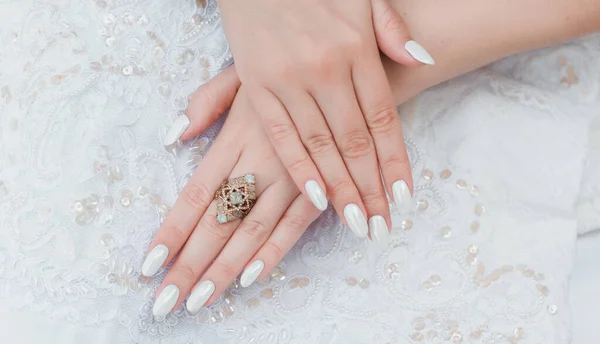 Ιδέες Για Μανικιούρ Όμορφα Νύχια Γάμου Γάμος Λευκό Μαργαριτάρι Μανικιούρ — Φωτογραφία Αρχείου