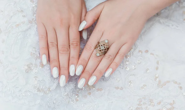 Идеи Маникюра Красивые Свадебные Ногти Маникюр Белого Жемчуга Детали Красоты — стоковое фото