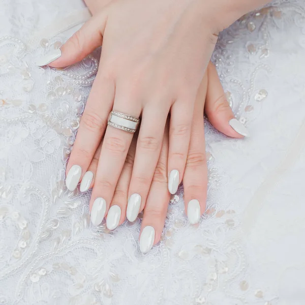 Ιδέες Για Μανικιούρ Όμορφα Νύχια Γάμου Γάμος Λευκό Μαργαριτάρι Μανικιούρ — Φωτογραφία Αρχείου
